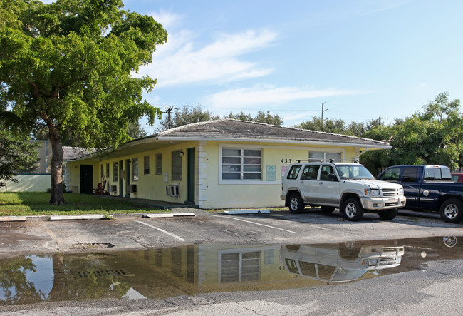 433-465 NW 43rd Ct in Oakland Park, FL - Building Photo - Building Photo