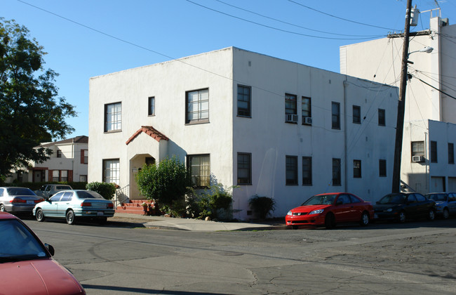 1000 Ferry St in Martinez, CA - Building Photo - Building Photo