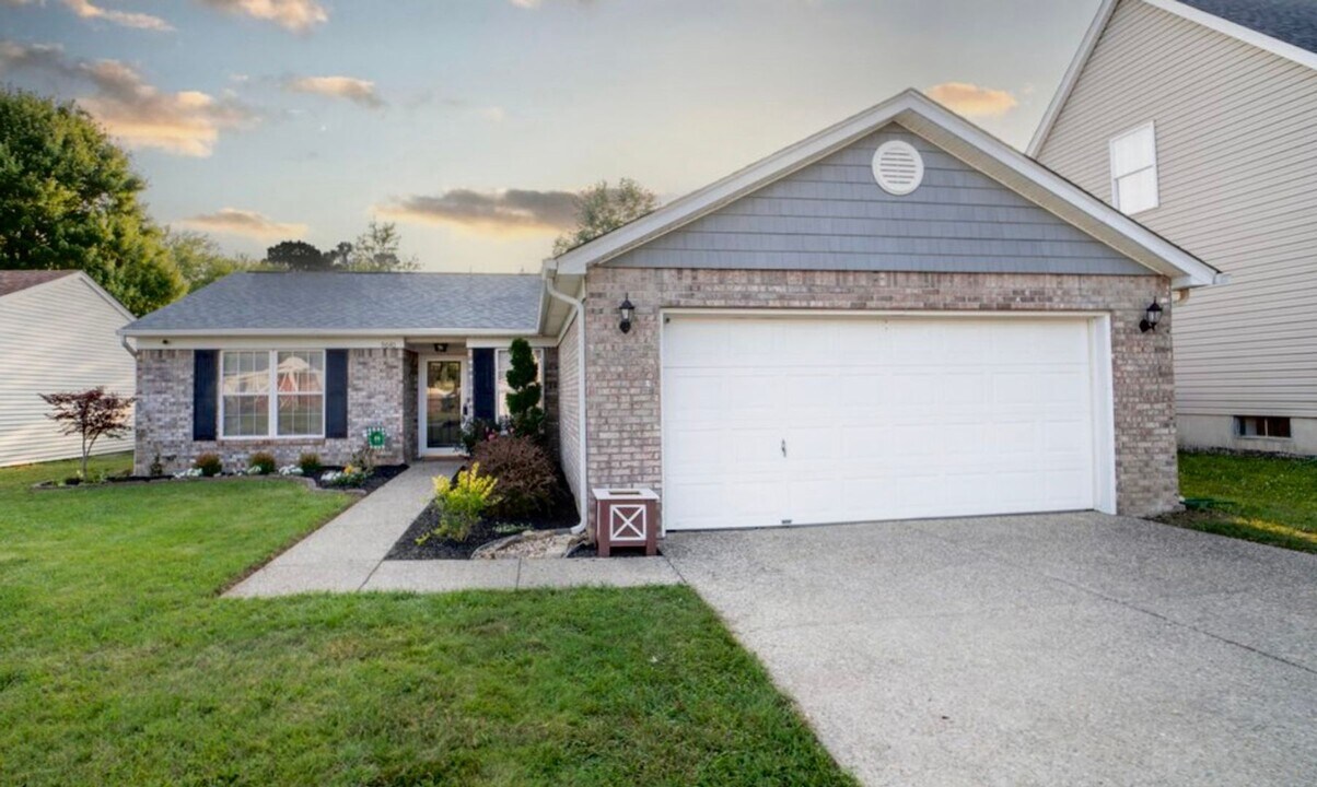 9640 Combs Ln in Louisville, KY - Building Photo