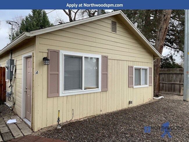 744 Beall Ln in Central Point, OR - Building Photo - Building Photo