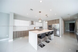 3653 SW 26th St in Miami, FL - Building Photo - Building Photo