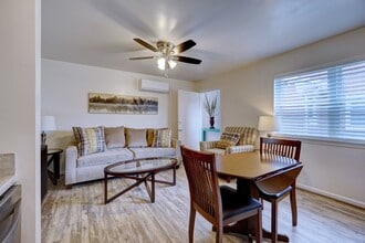 Sandy Bay Apartments (Furnished) in Norfolk, VA - Foto de edificio - Building Photo