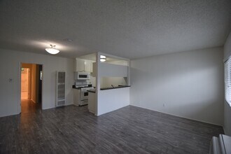 14142 Victory Blvd in Los Angeles, CA - Building Photo - Building Photo