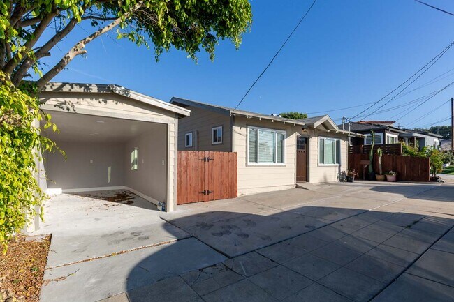 3125 Hawk St-Unit -Unit 1 in San Diego, CA - Building Photo - Building Photo