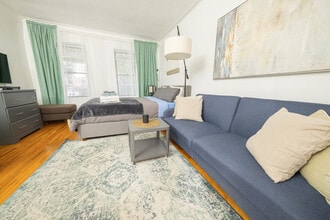 1369 1st Ave in New York, NY - Building Photo - Building Photo