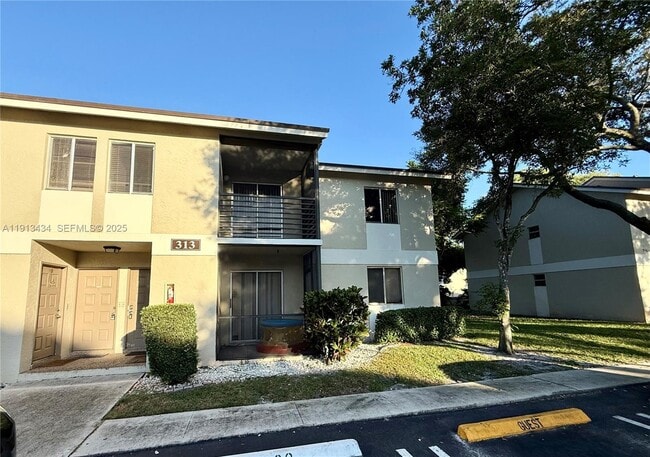 313 Gardens Dr in Pompano Beach, FL - Building Photo - Building Photo
