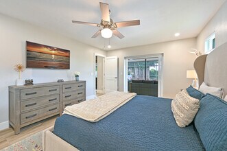2305 Kings Lake Blvd in Naples, FL - Foto de edificio - Building Photo