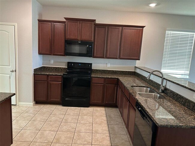 12301 Bowline Rd in La Marque, TX - Building Photo - Building Photo