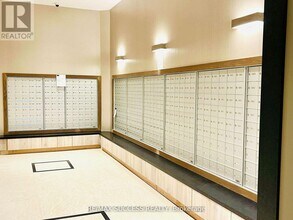 15 Watergarden Dr in Mississauga, ON - Building Photo - Building Photo