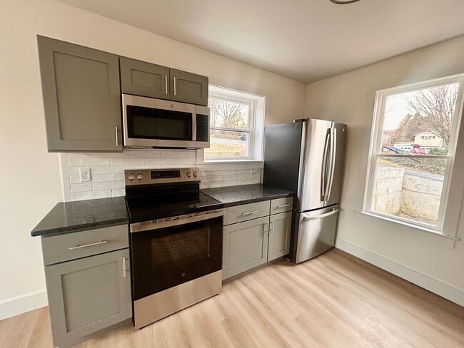 2024 Main St in Lititz, PA - Building Photo - Building Photo