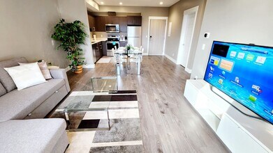 925 Leon Ave in Kelowna, BC - Building Photo - Building Photo