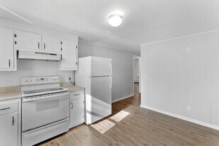129 Main St, Unit D in Sterling, CT - Building Photo
