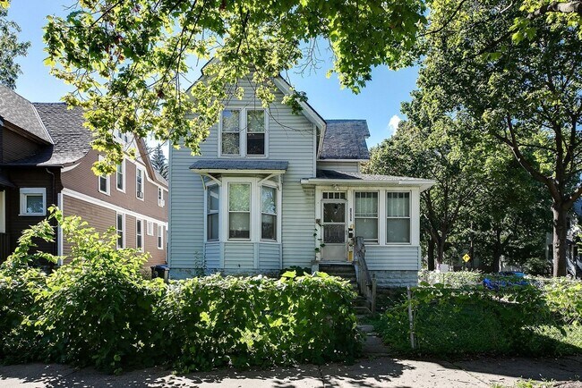 property at 1057 15th Ave SE
