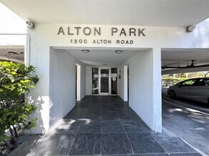 1300 Alton Rd in Miami Beach, FL - Building Photo - Building Photo