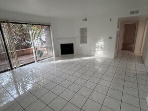 4627 Finley Ave, Unit #101 in Los Angeles, CA - Foto de edificio - Building Photo