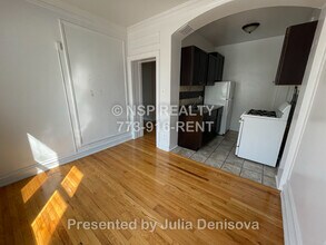 1373 W Estes Ave, Unit 3A in Chicago, IL - Foto de edificio - Building Photo
