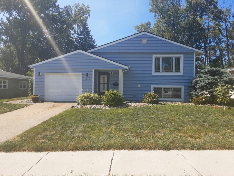 1418 N Wood St in Griffith, IN - Building Photo