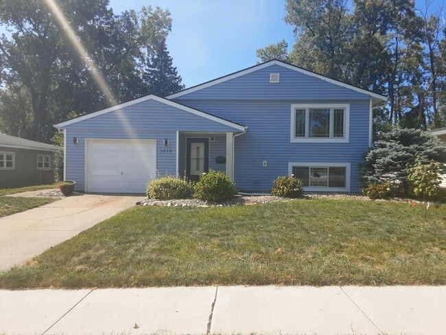 property at 1418 N Wood St