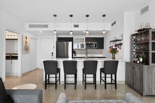 90 SW 3rd St in Miami, FL - Building Photo