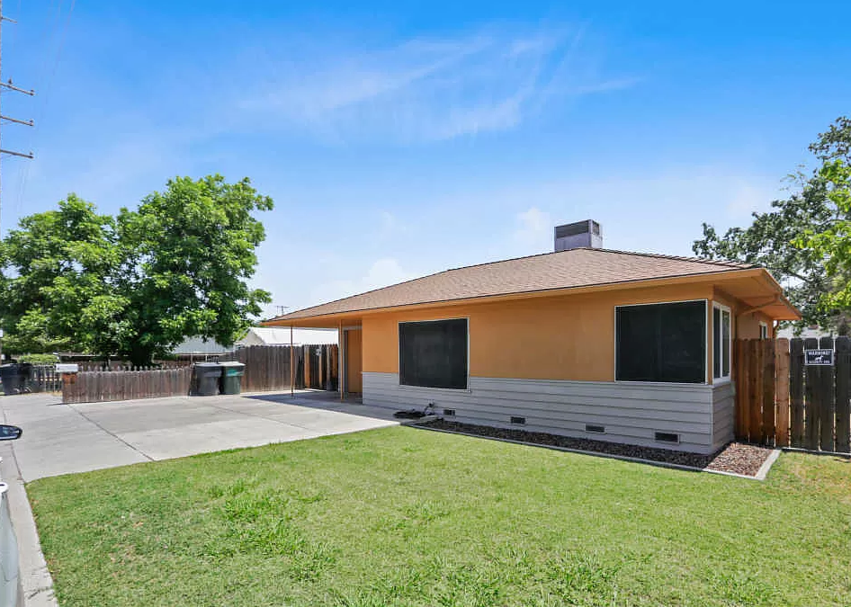 1807 N 11th Ave in Hanford, CA - Building Photo