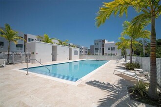 2561 NE 193rd St, Unit 1107 in Miami, FL - Foto de edificio - Building Photo