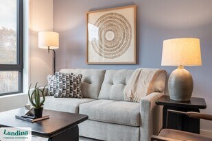 39 Railroad Ave in Haverhill, MA - Building Photo