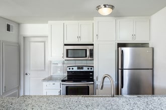 BlueBird Apartments in Baytown, TX - Building Photo - Building Photo