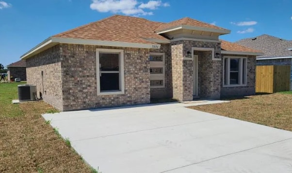 7884 Palma De Micharos Dr in Brownsville, TX - Building Photo - Building Photo