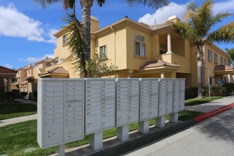 Colony Townhomes in Canyon Country, CA - Building Photo - Building Photo