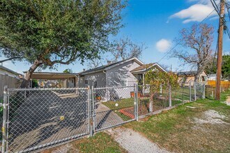 705 Center St in Richmond, TX - Building Photo - Building Photo