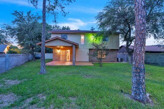 901 Eden Ln in Laredo, TX - Building Photo - Building Photo