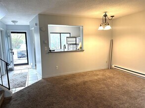 44 Hudson Heights Dr in Poughkeepsie, NY - Building Photo - Building Photo