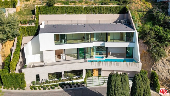 8765 Hollywood Blvd in Los Angeles, CA - Building Photo - Building Photo