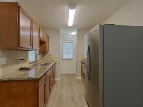10457 Royal Andrews Dr in Conroe, TX - Foto de edificio - Building Photo