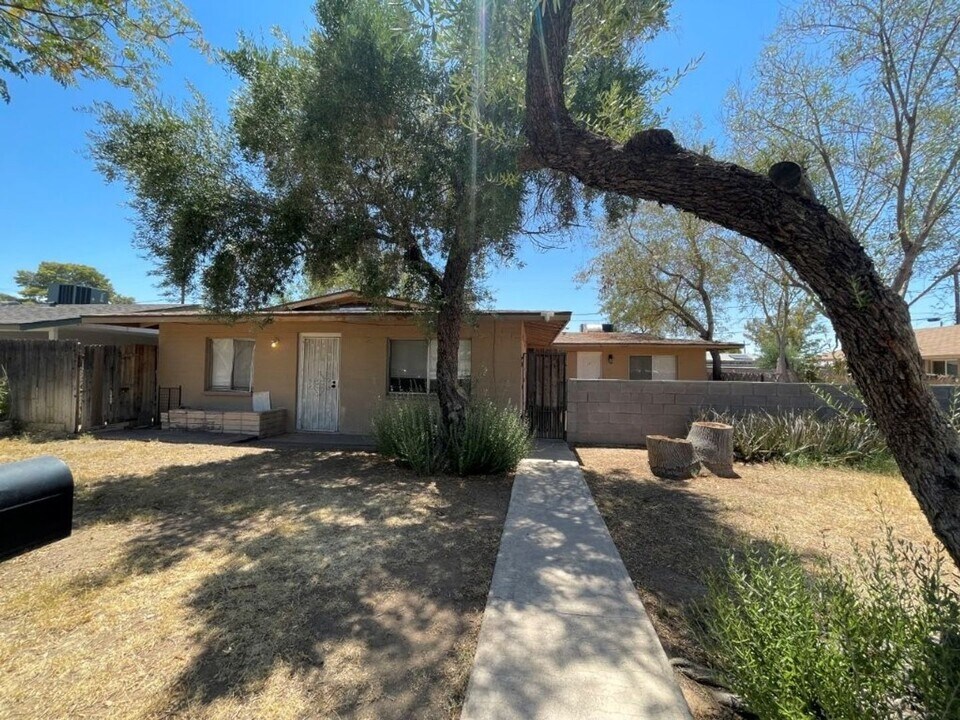1625 W Peoria Ave in Phoenix, AZ - Building Photo