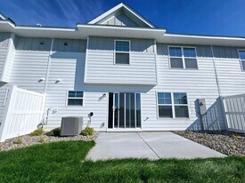 1103 Middlefield Rd in Medina, MN - Building Photo