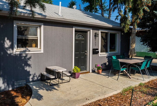 217 S Yates St in Denver, CO - Building Photo - Building Photo