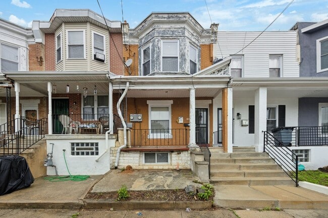 6111 Pine St in Philadelphia, PA - Foto de edificio - Building Photo