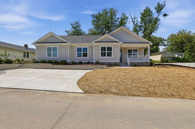 705 Woodmore Ln in Chattanooga, TN - Building Photo - Building Photo