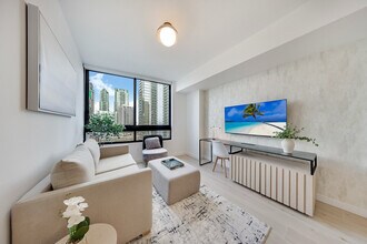 225 N Miami Ave in Miami, FL - Foto de edificio - Building Photo