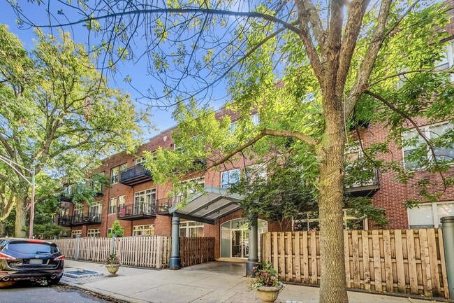 property at 2333 W St Paul Ave