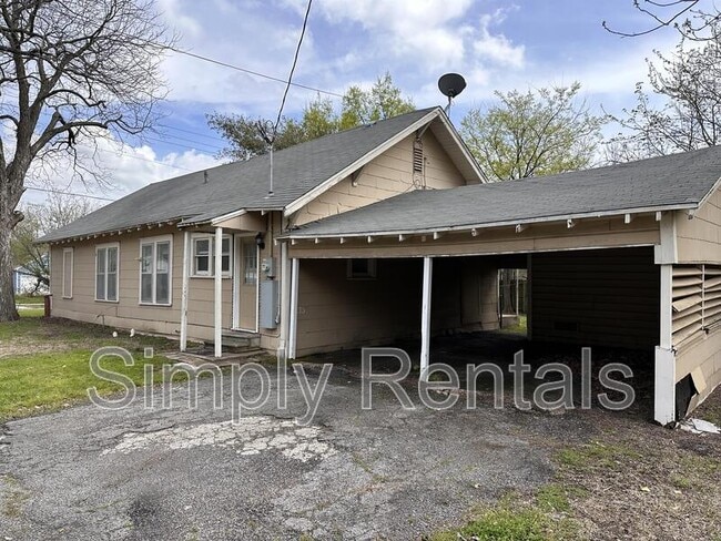 2501 Monroe St in Commerce, TX - Building Photo - Building Photo