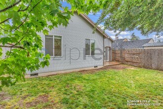 4451 SE 117th Ave in Portland, OR - Foto de edificio - Building Photo