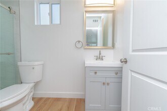 1183 E 59th Pl in Los Angeles, CA - Building Photo - Building Photo