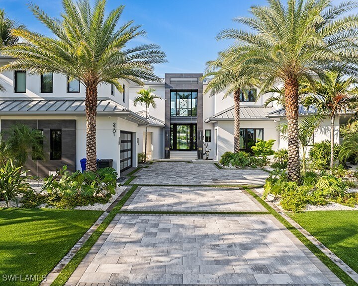 2201 Shad Ct in Naples, FL - Building Photo