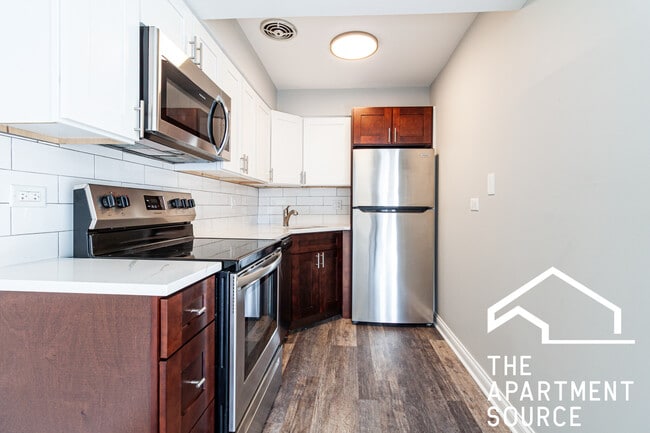 737 W Gordon Ter, Unit 303 in Chicago, IL - Building Photo - Building Photo