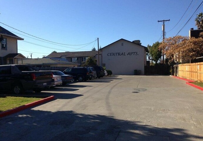 Central Garden Apartments in Lodi, CA - Building Photo