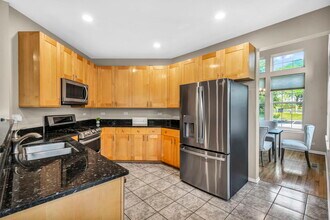 2241 Avalon Ct S in Buffalo Grove, IL - Building Photo - Building Photo