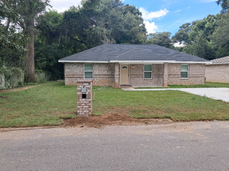 245 Cary Memorial Dr in Pensacola, FL - Building Photo