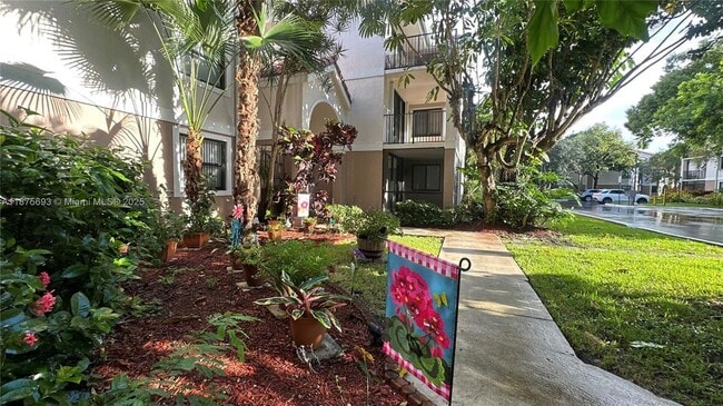 10111 W Sunrise Blvd in Plantation, FL - Building Photo - Building Photo